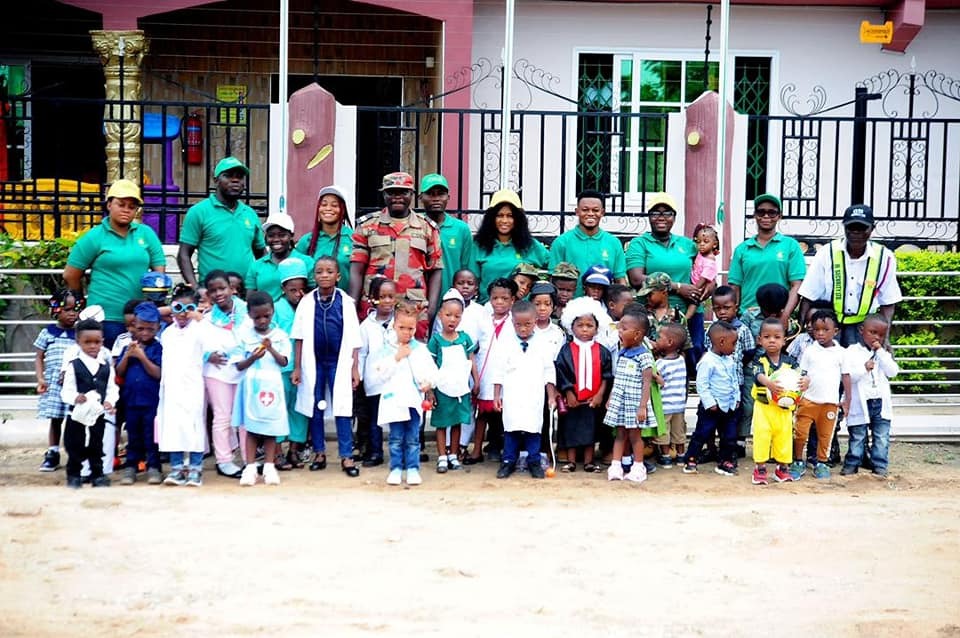 career-day-group-picture